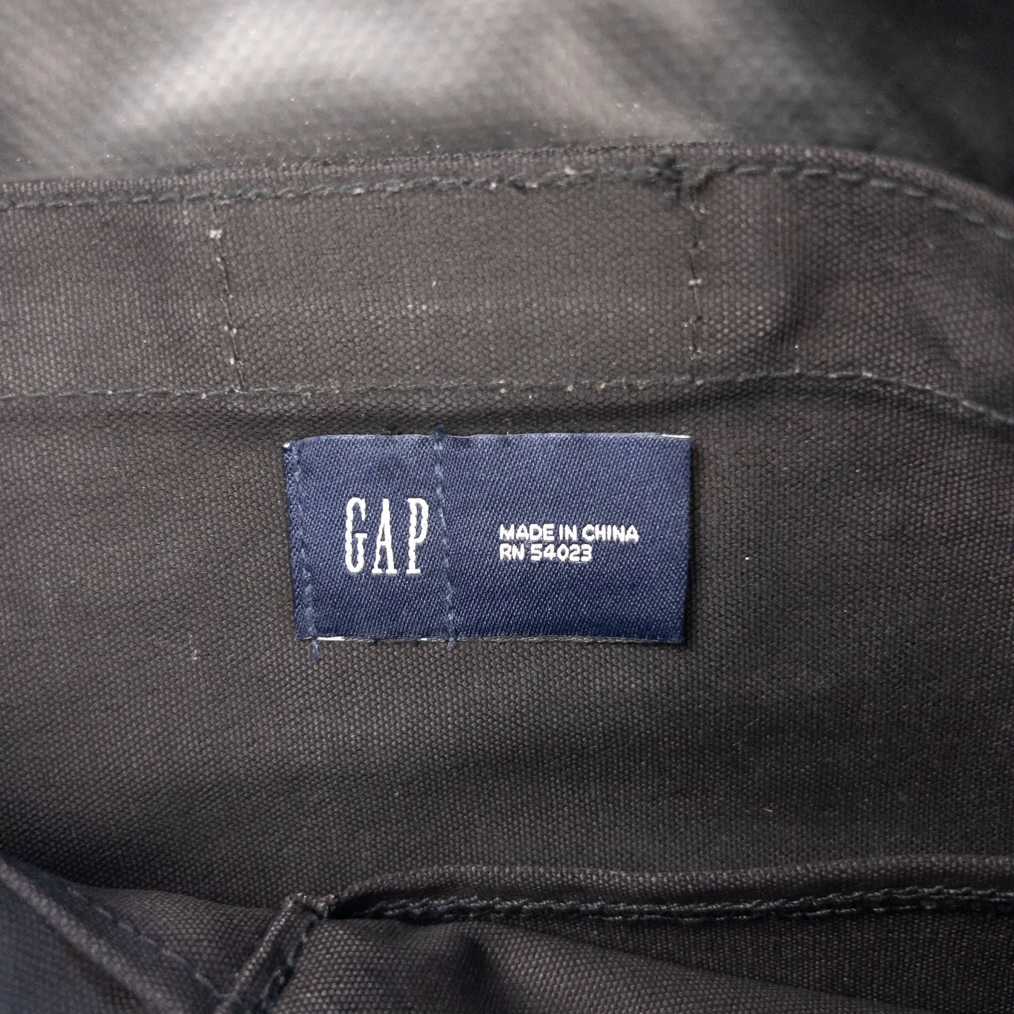 GAP black cross body bag high quality metal hardware unisex 00s | Second Wave Vintage