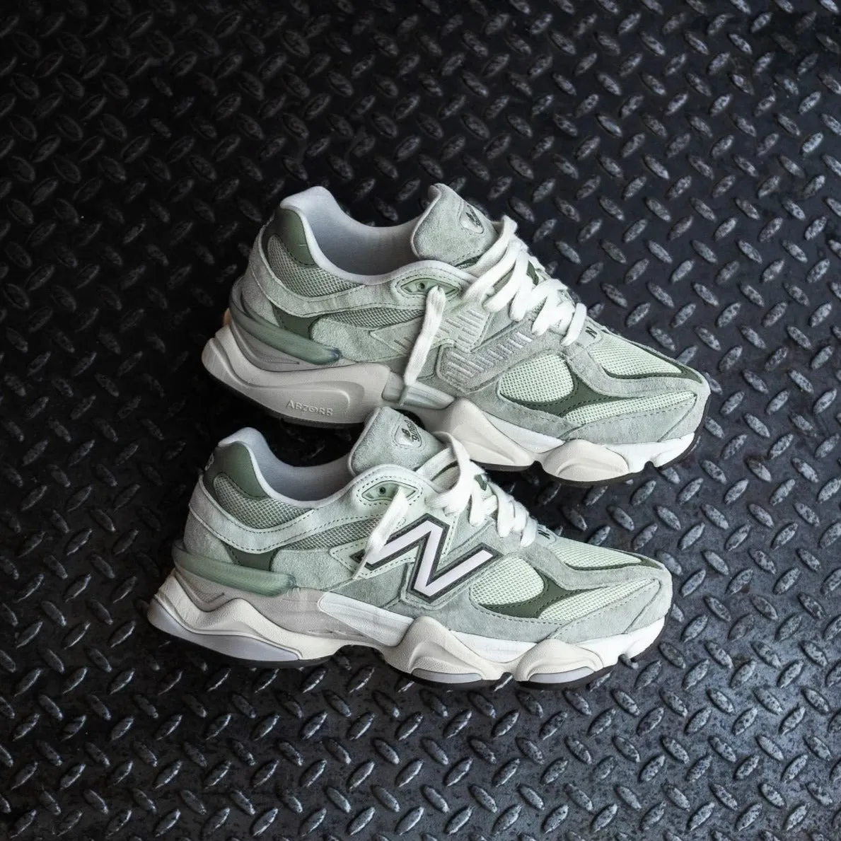 Mens New Balance 9060 (Olivine) - U9060EEC