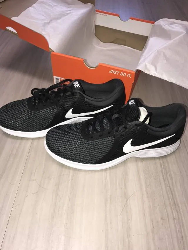 Nike Revolution 4 Black