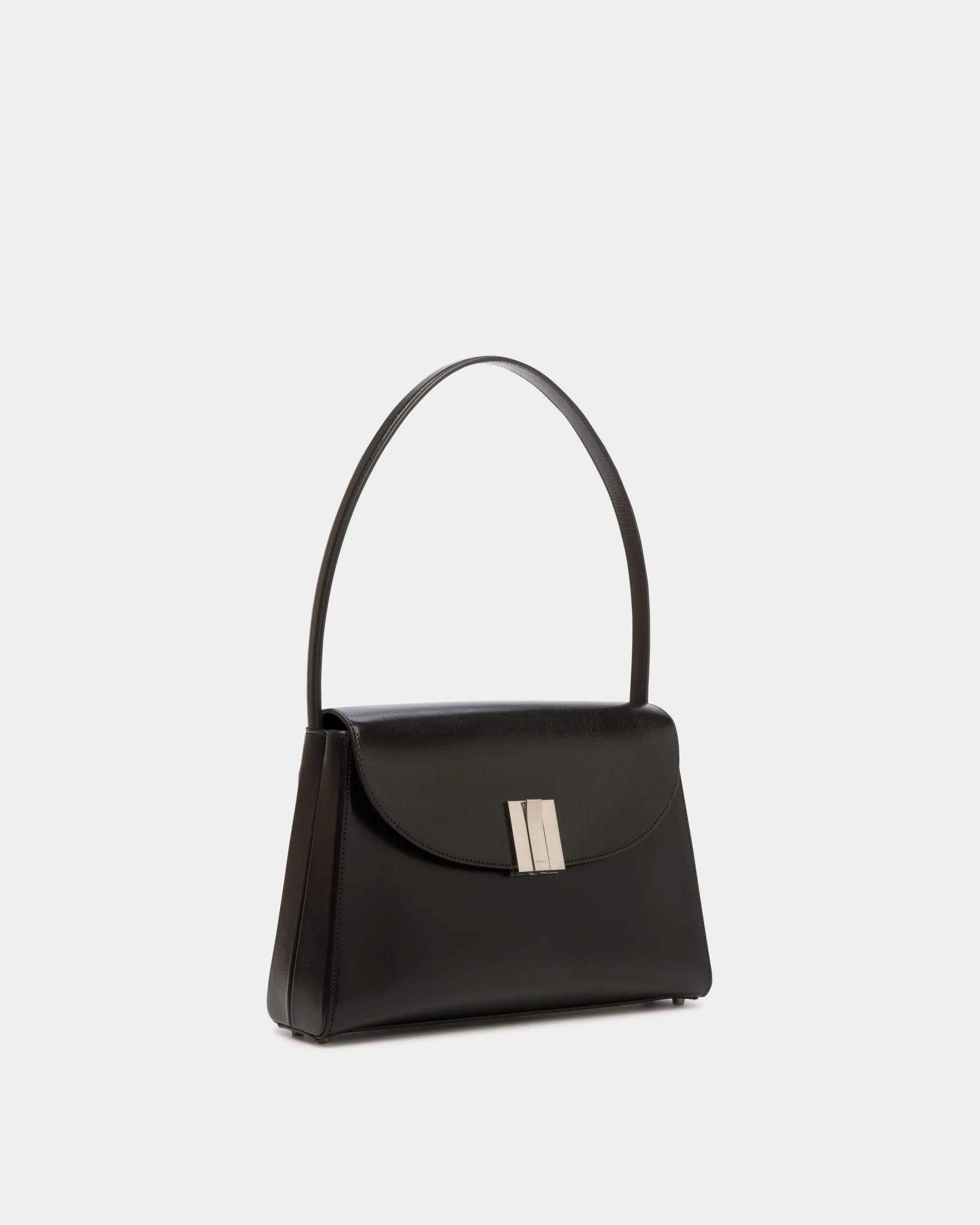 Ollam Shoulder Bag In Black Leather